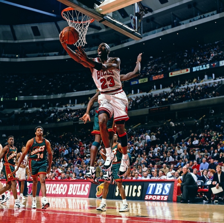 开云注册网址-场均20+没哨子？09双雄同届不同命 詹杜科接近 现役多人笑而不语