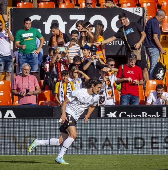 1663483004464009629.jpeg 将近4个月后再上阵 卡瓦尼完成个人西甲首秀!