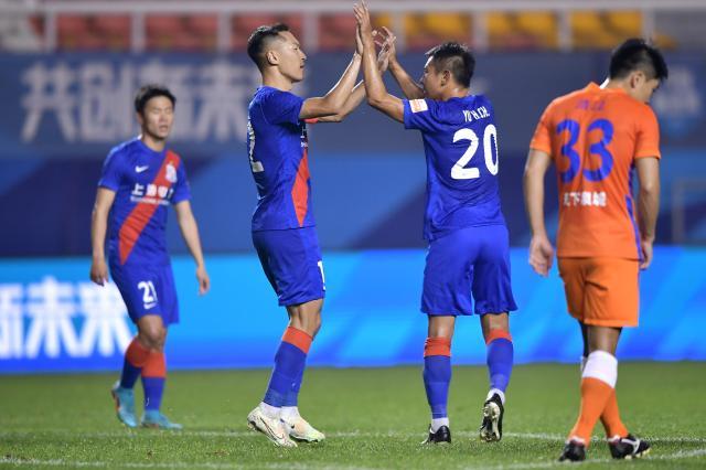 1661953172220067240.jpg 【中超】吴曦点球于汉超破门 申花主场2比1逆转泰山