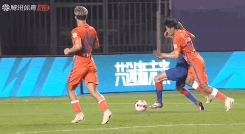 1661952547011089726.gif 【中超】吴曦点球于汉超破门 申花主场2比1逆转泰山