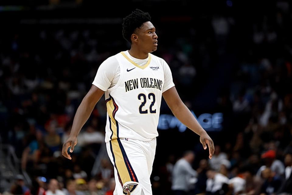 大半个赛季一点进步都没有,鹈鹕需要调整对内线新秀的培养方式?